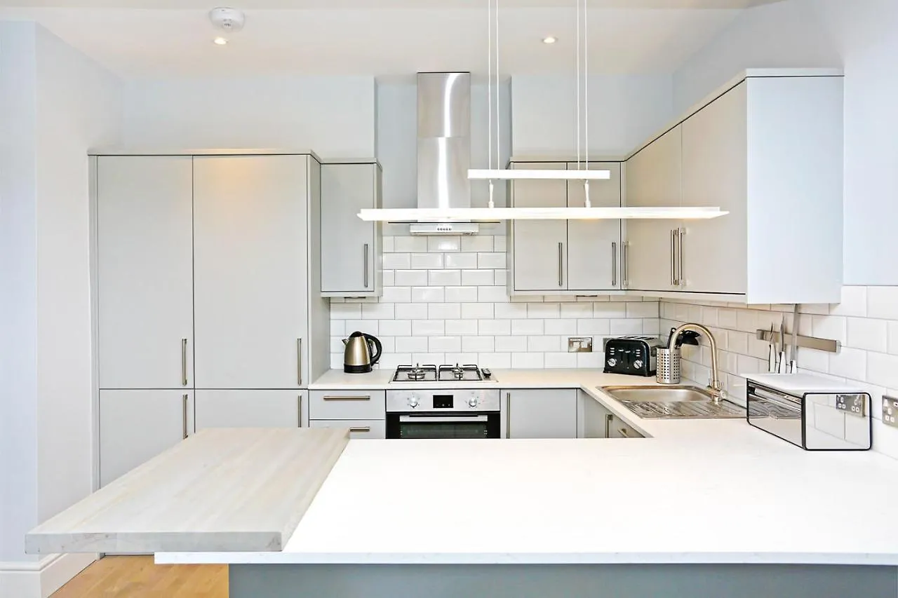 Ultra Modern, Stylish Apartment Next To Princes St Edinburgh
