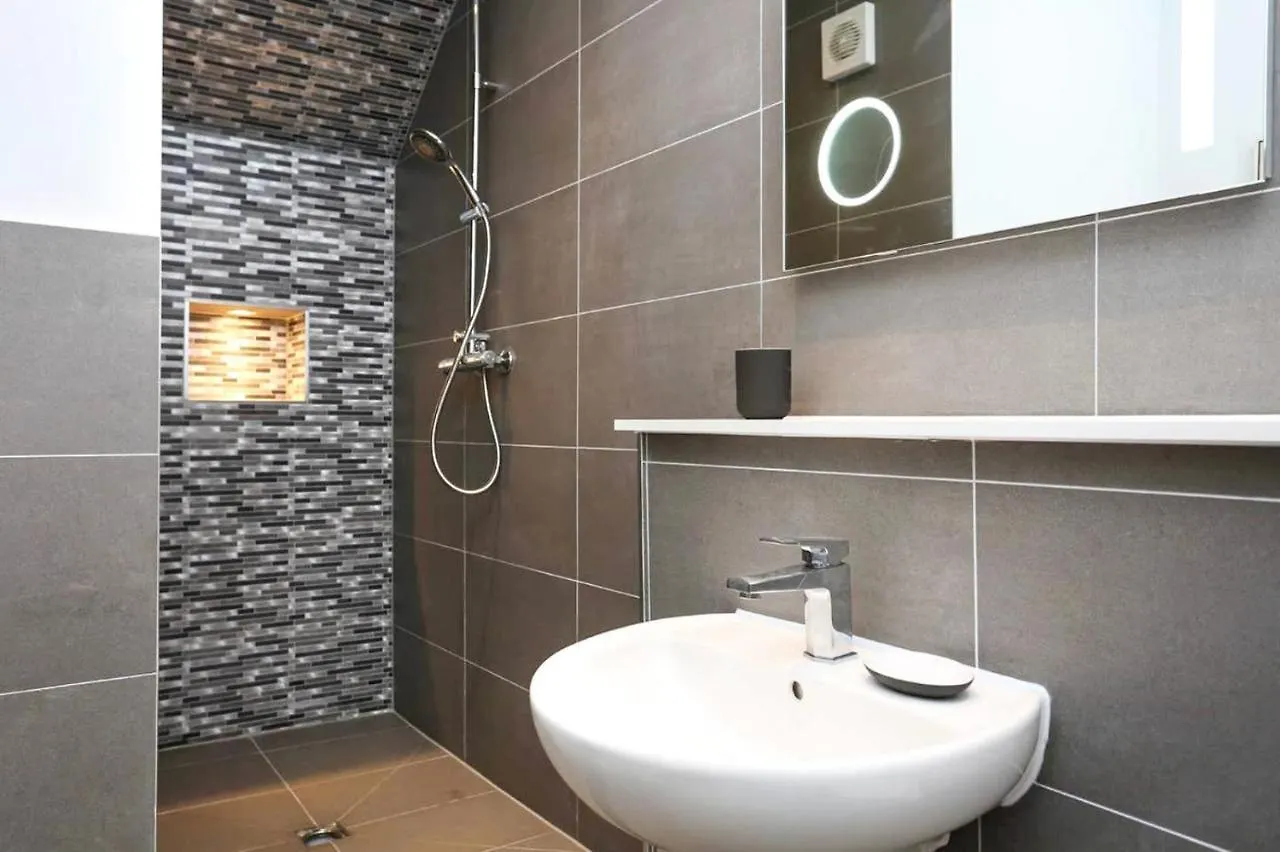 Ultra Modern, Stylish Apartment Next To Princes St Edinburgh