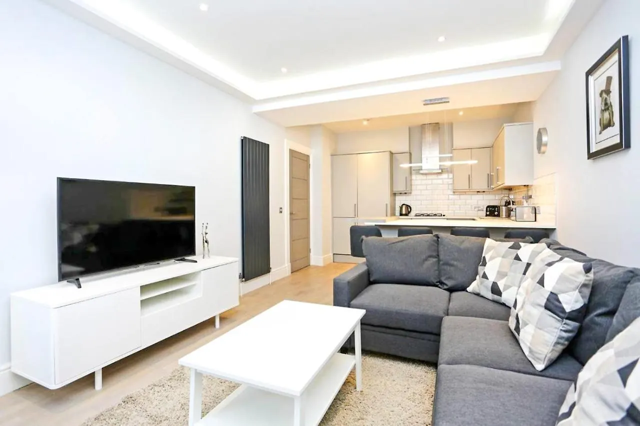 Ultra Modern, Stylish Apartment Next To Princes St Edinburgh