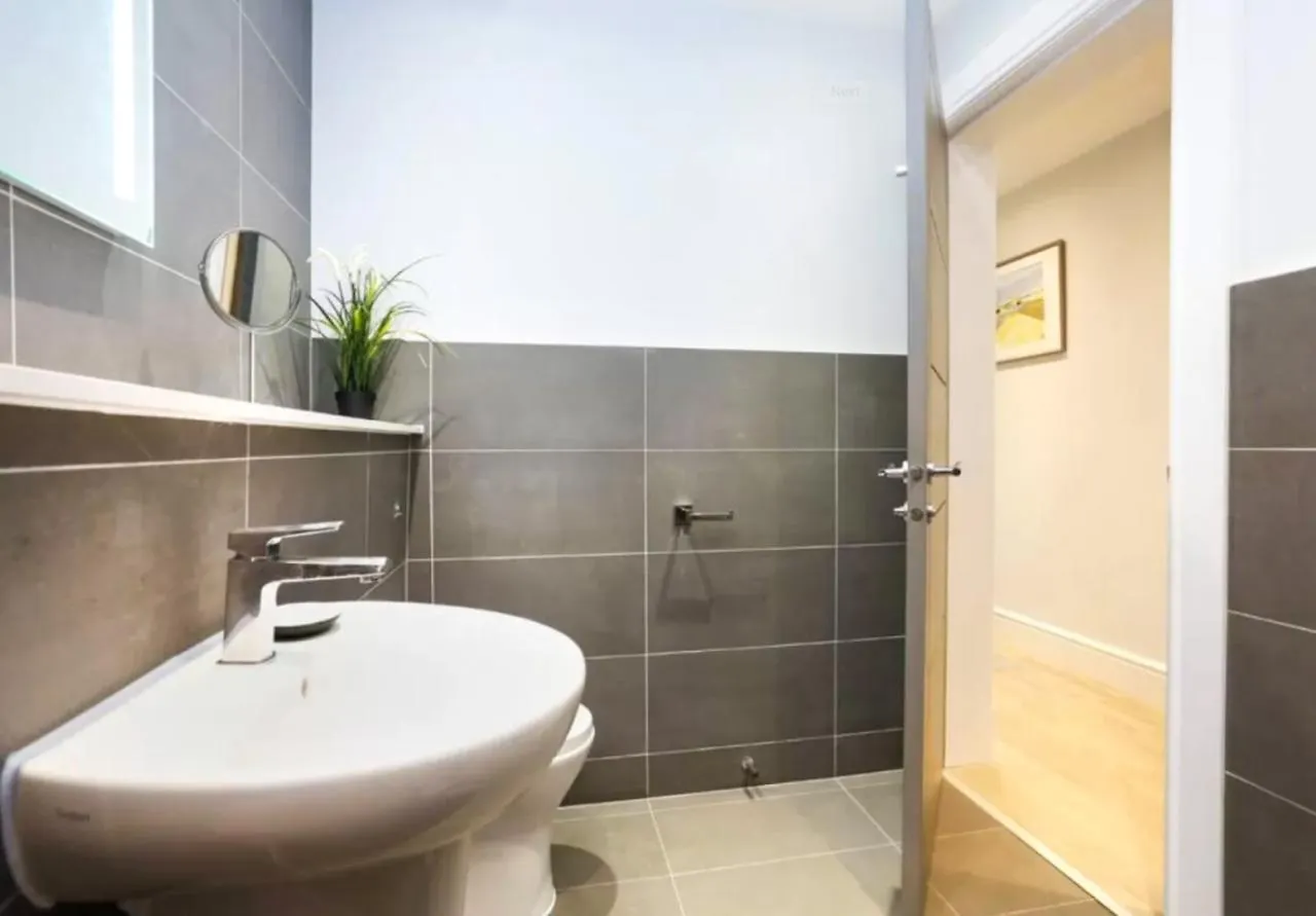 Ultra Modern, Stylish Apartment Next To Princes St Edinburgh