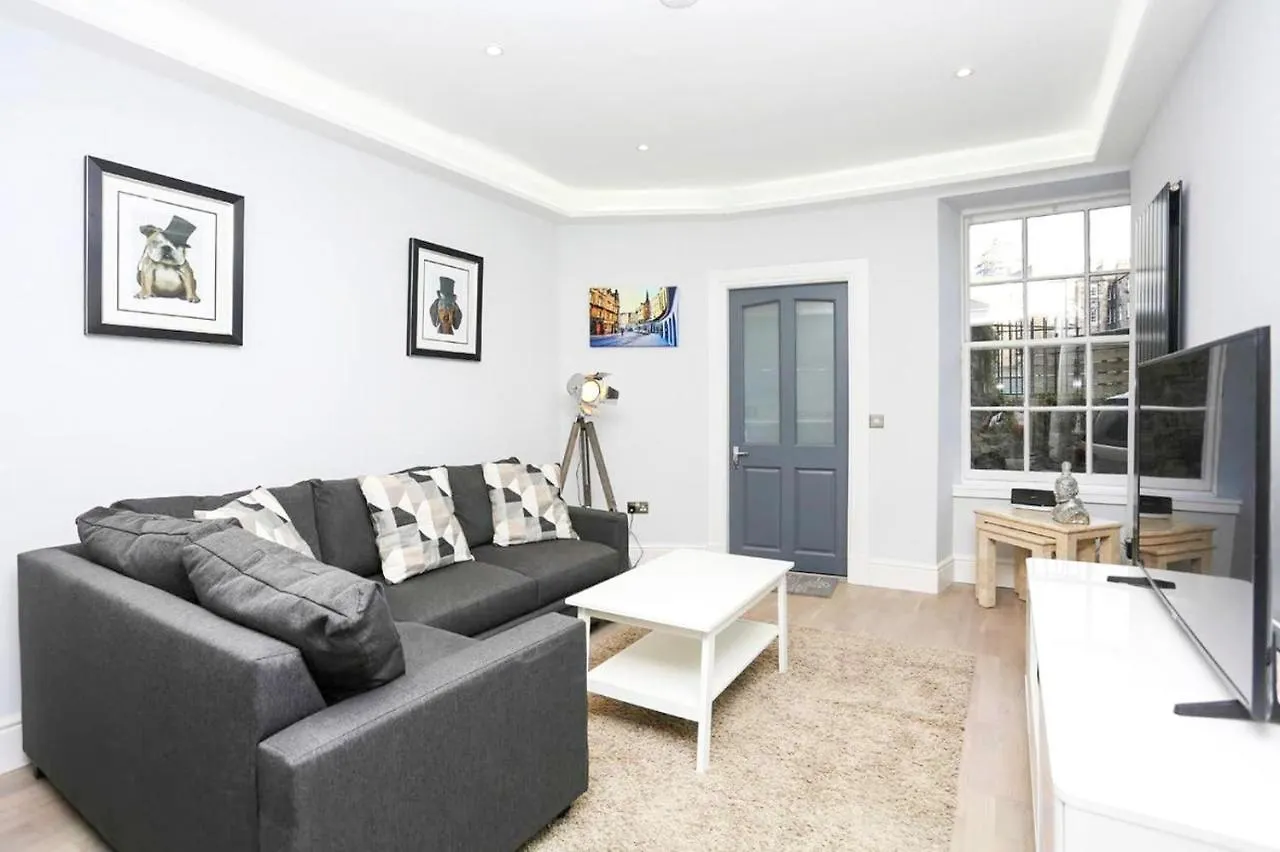 Ultra Modern, Stylish Apartment Next To Princes St Edinburgh 0*,